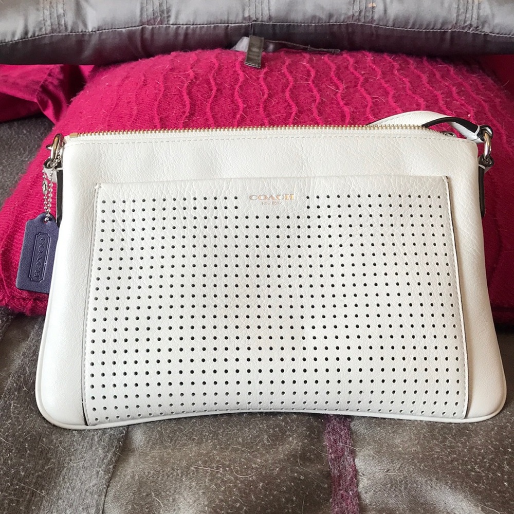 🤍 White Coach Crossbody Bag 🤍